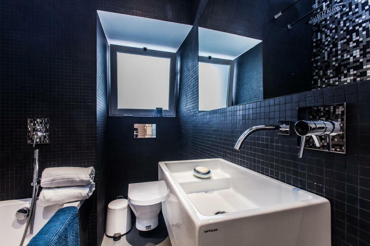 Renovated Apart With Private Courtyard, By Timecooler Lisboa Extérieur photo